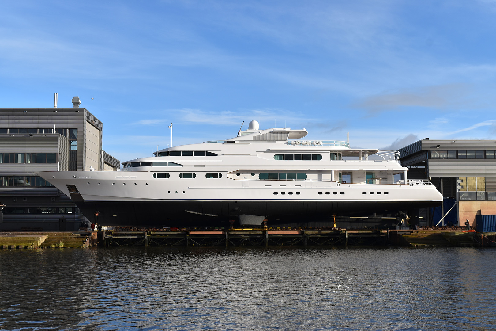 Dancing Hare arrives at Balk Shipyard for superyacht refit.